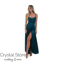 Kép 1/3 - Corset fűzős hátú, A-vonalú sliccelt fényes maxiruha, bársonyzöld