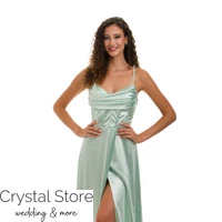 Kép 2/3 - Corset fűzős hátú, A-vonalú sliccelt fényes maxiruha, menta