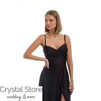 Kép 2/3 - Mellben redőzött, sliccelt vékony szatén maxiruha, sötétbarna