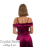 Kép 3/3 - V-kivágott, ejtett vállú, A vonalú szatén maxiruha, bordó