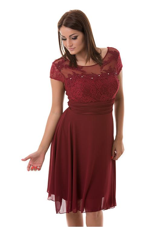 Csipkerátétes muszlin koktélruha plus size, bordó