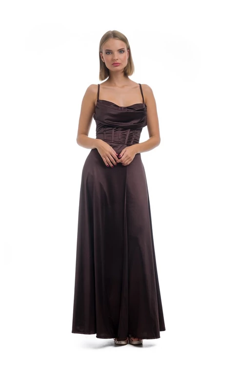 Corset fűzős hátú, A-vonalú sliccelt fényes maxiruha, csokibarna