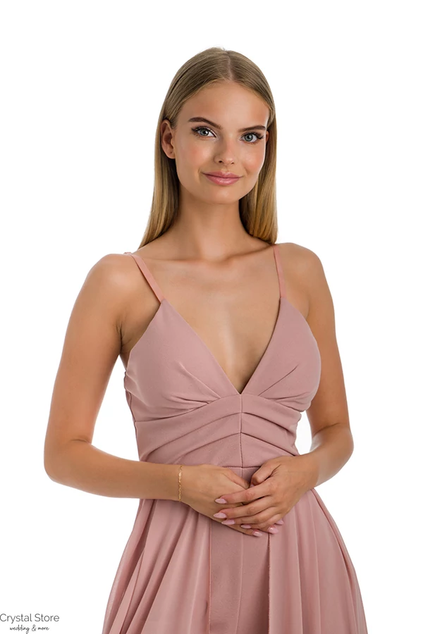 Jasmine lenge overál, mályvarózsaszín