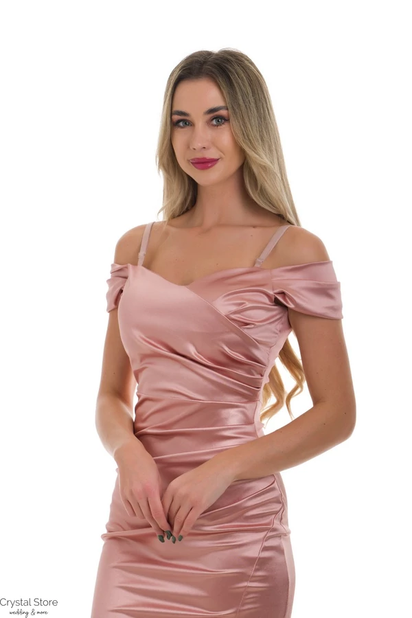 Húzott, ejtett vállú, sliccelt szatén maxiruha, rosegold